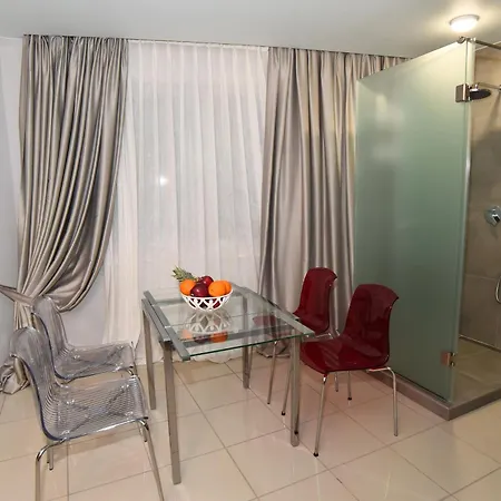 ανθώ, Antho Kavala